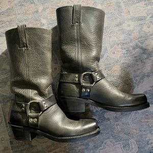 Frye Harness 12R Womens Boots In Charcoal